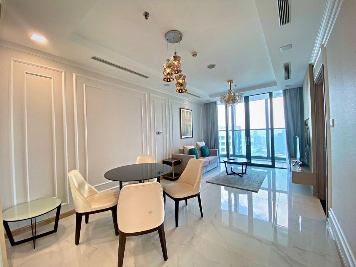 Panorama Suites Landmark 81 Apartment *